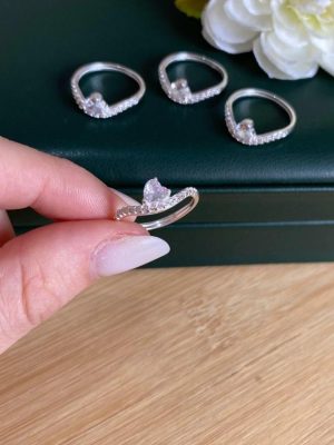 💍 Anel com Detalhe em Coração em Micro Zircônias – Prata 925